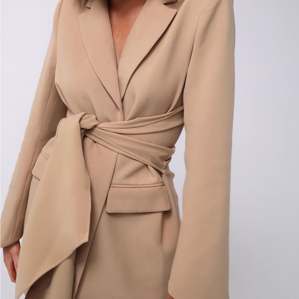 ODDMUSE LONDON-ULTIMATE MUSE BLAZER DRESS- NWT MEDIUM - Picture 4 of 10